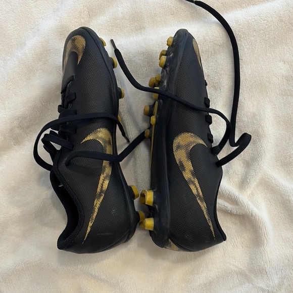 Black and Gold Athletic soccer cleats size youth 1 - Picture 2 of 8